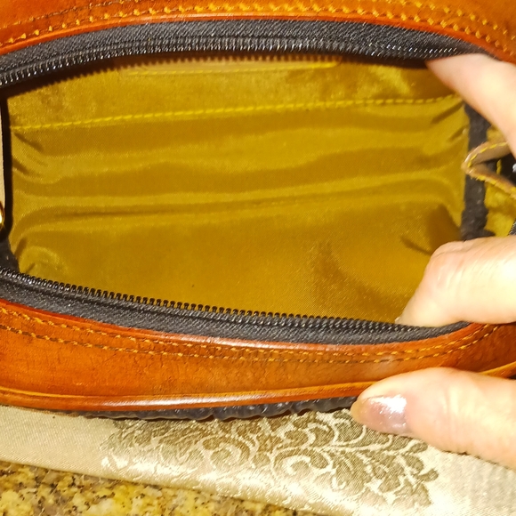 Hunting World Vintage Crossbody Bag Navy Blue/Tan Authentic with certificate - Picture 10 of 16